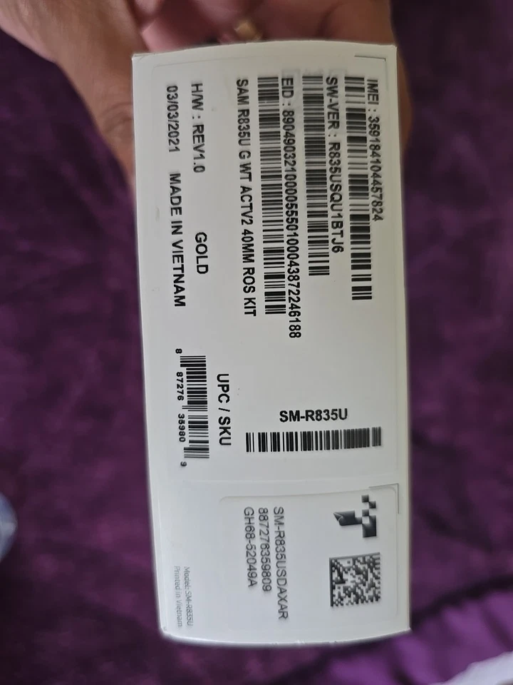 Samsung Galaxy Watch Active 2 40mm GPS + Cellular (4G LTE) - Gold - Gentle Use - Image 2 of 4