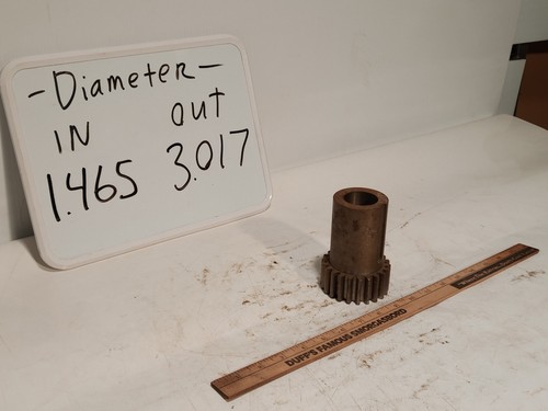 Unbranded Spur Gear Pinion Hub 1.465in ID 3.017in OD Steel Industrial