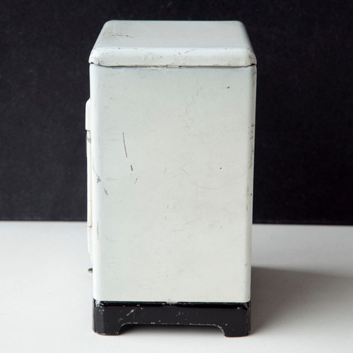 Vintage Louis Marx & Co. Pretty Maid Miniature Refrigerator Toy Made in USA - Picture 2 of 9