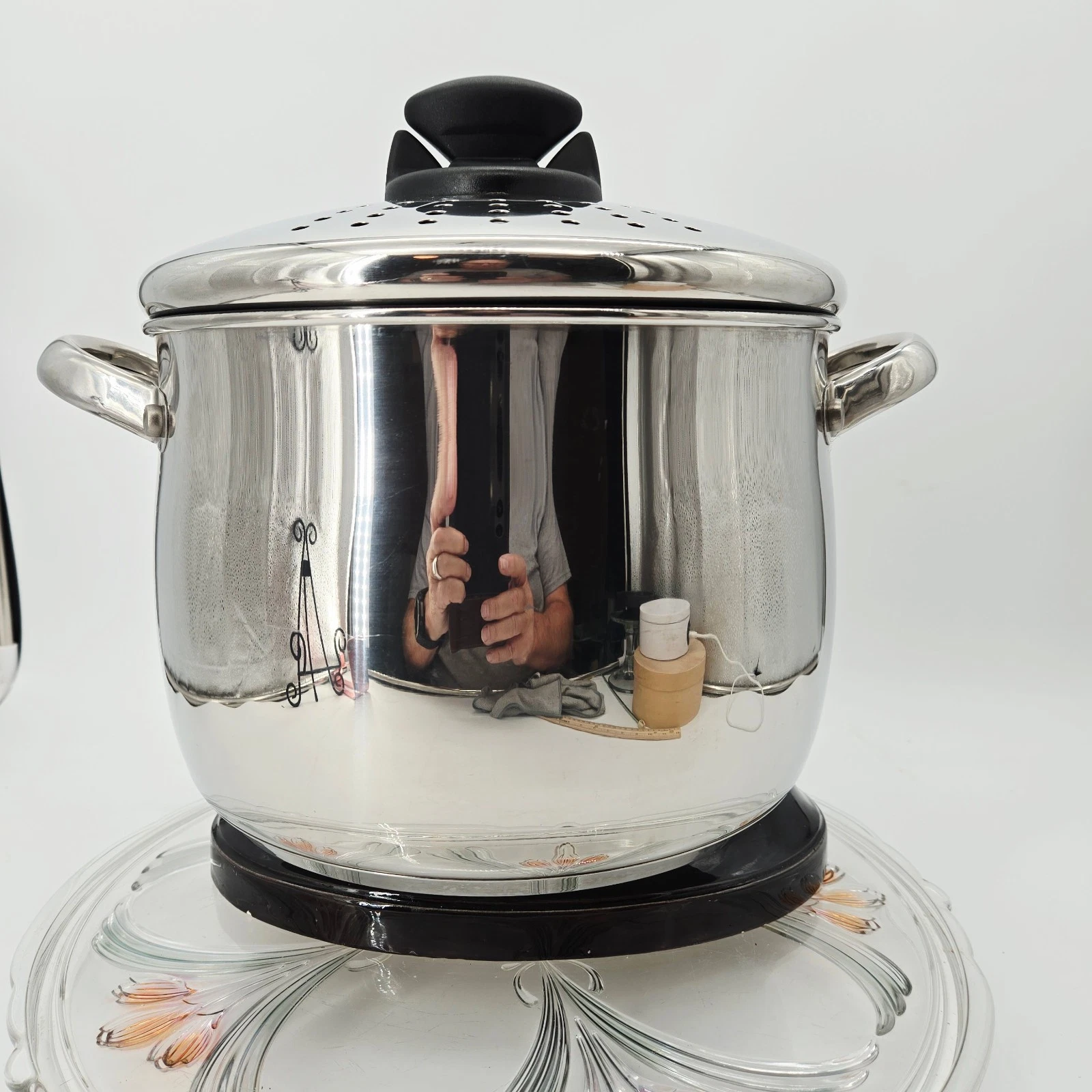 Cook's Essentials 18/10 Stainless Non-Stick 8 Qt Stockpot W/Locking Strainer Lid
Opens in a new wind