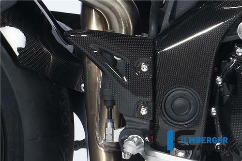 Par de protectores de tacón de fibra de carbono Ilmberger GLOSS LR Triumph Speed Triple 1050R 2013 - Imagen 6 de 10