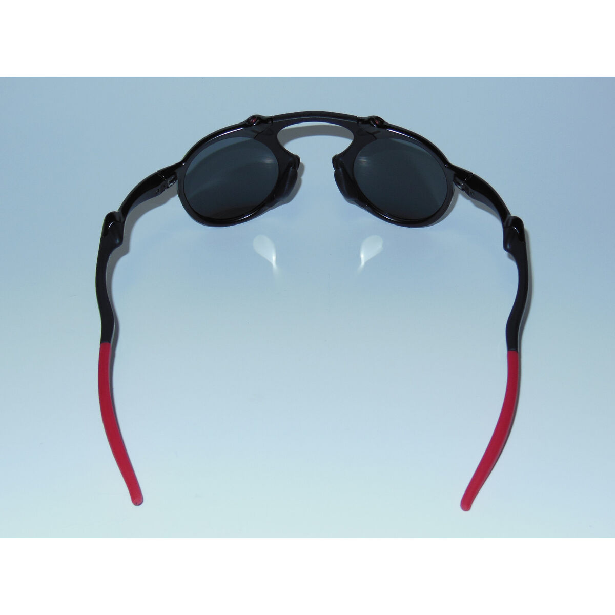 New Oakley Madman Sunglasses Ferrari Dark Carbon/Black New Oakley Madman Sunglasses Ferrari Dark Carbon/Black