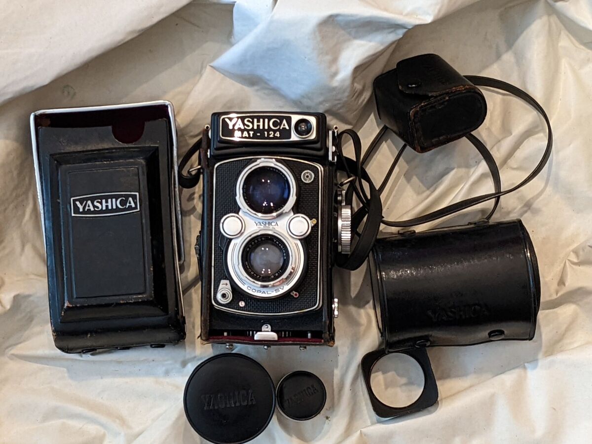 Yashica Mat 124 Mat-124 Camera 6 x 6 Film Wide Angle Lenses Yashica Mat 124 Mat-124 Camera 6 x 6 Film Wide Angle Lenses