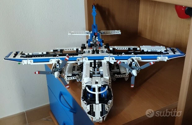 LEGO Technic 42025 Cargo Plane, foto 1 di 2