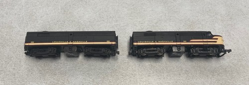 Life-Like N Scale Louisville & Nashville 7936 Locomotive & 7937 Dummy - Picture 3 of 14
