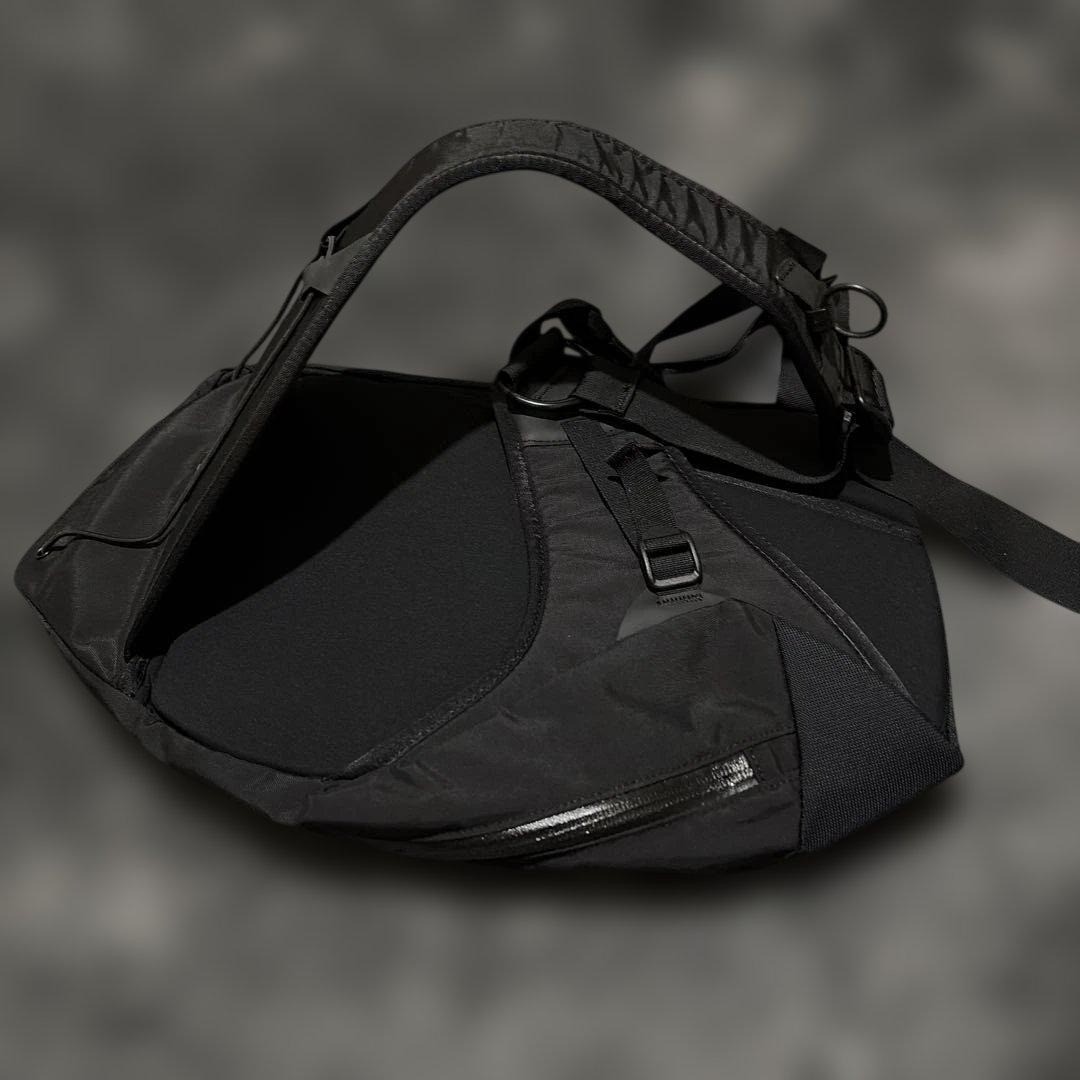 Arc'teryx Quiver Early Model Sling Bag Shoulder Bag Black Nylon Used image 6