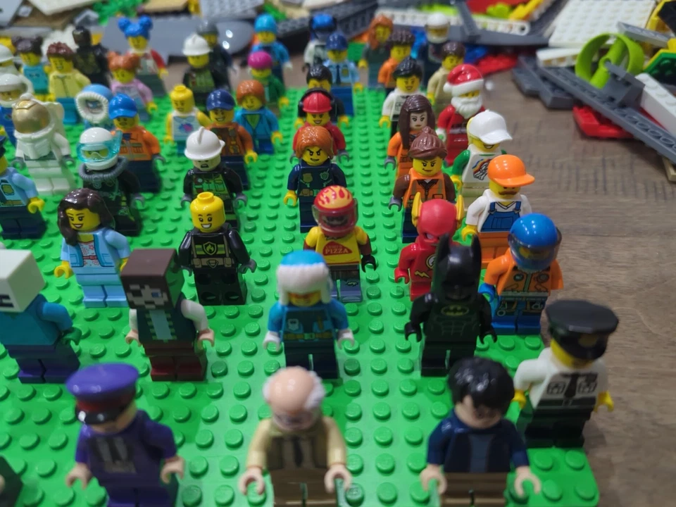 HUGE LEGO Bricks & Minifigure Lot 18+ Lbs 60 Minifigs Harry Potter Minecraft Etc - Image 4 of 4