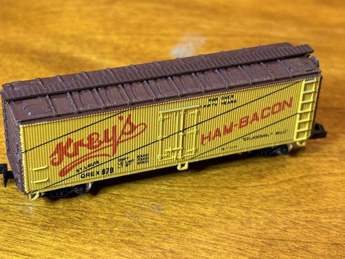 N Scale Con-Cor KREY'S HAM-BACON ST. LOUIS QREX 879 REEFER CAR - Picture 5 of 8