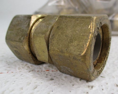 1/2" Tube x 1/2" Tube Brass Union Fitting *Lot of 10* - Picture 2 of 8