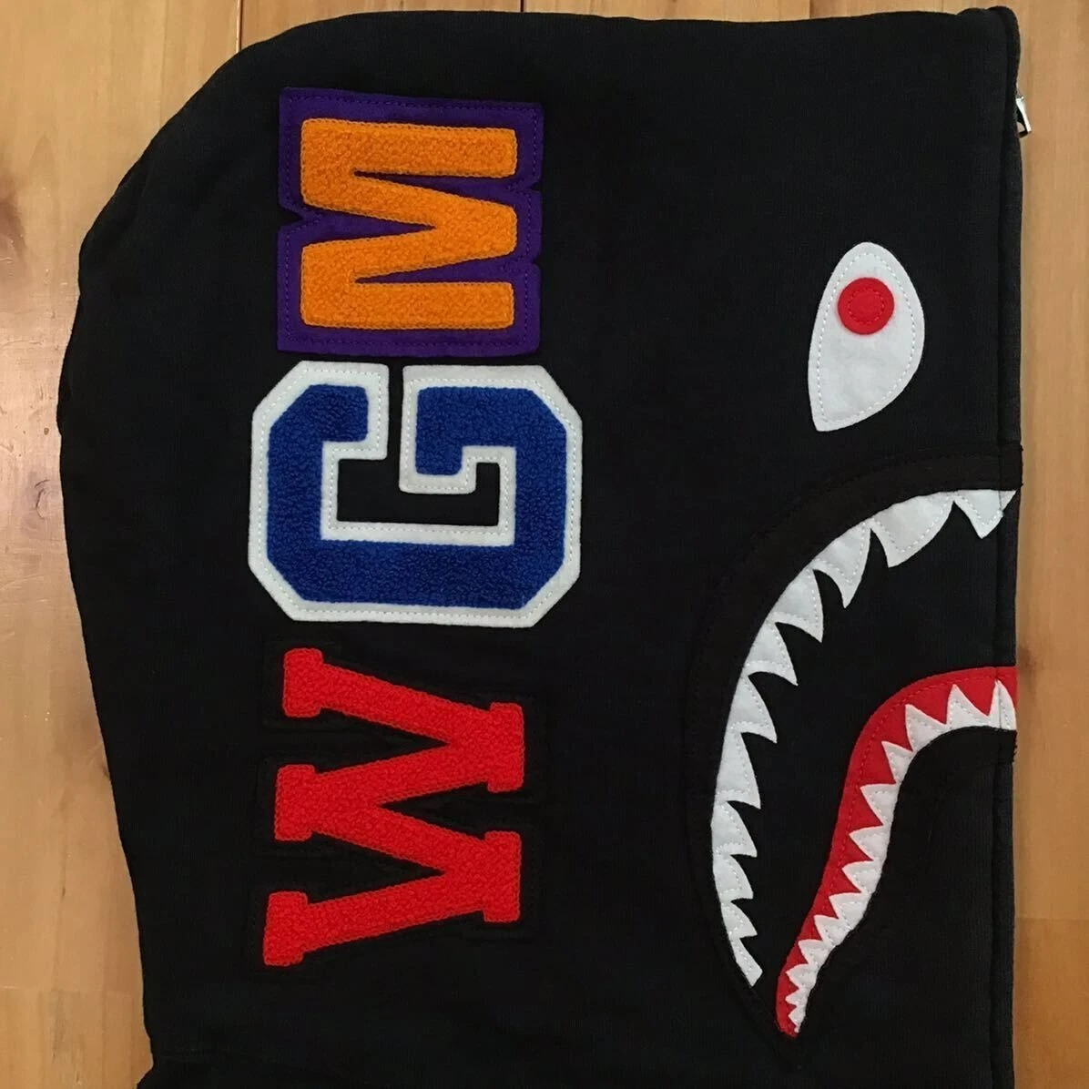 A BATHING APE (BAPE) Giacca BAPE A scimmia da bagno varsity "shark" full zip cappuccio nero bianco maniche