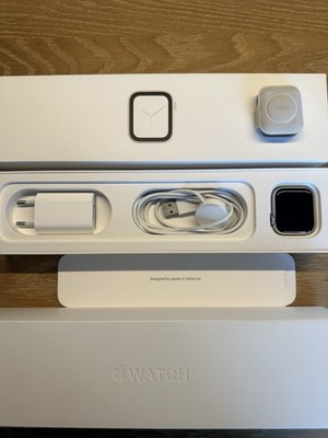 Apple Watch Series 4 40mm Aluminiumgehäuse in Silber