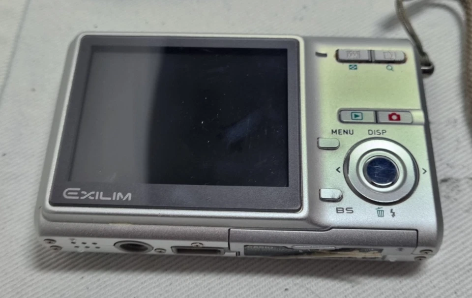 Casio Exilim EX-Z60 6MP Digital Camera Silver - Image 2 of 4