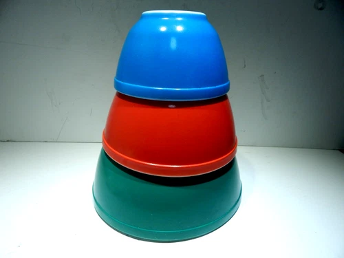 PYREX SET OF 3 PRIMARY COLORS MIXING BOWLS - #'S  403 GREEN, 402 RED & 401 BLUE