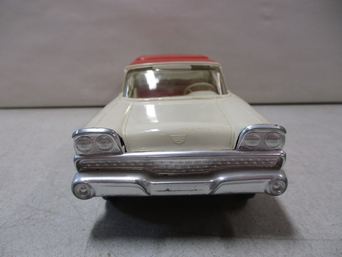 GENUINE 1/43 フォード ランチ ワゴン 1959 レッド/ホワイト Amazon | GENUINE 1/43 フォード ランチ ワゴン 1959 レッド