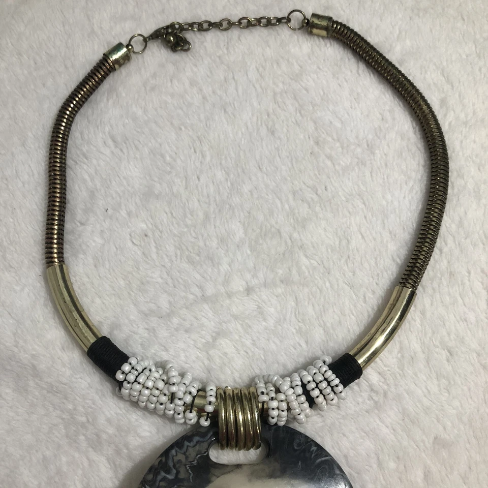 COLLAR DECLARACIÓN MULTICOLOR TONO PIEDRA Y ORO PÚRPURA ANTHROPOLOGIE Foto 4 de 4