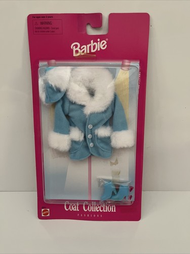 Barbie Coat Collection Fashions 68650 Blue Coat w/White Fur Accessories NIP - Afbeelding 1 van 2