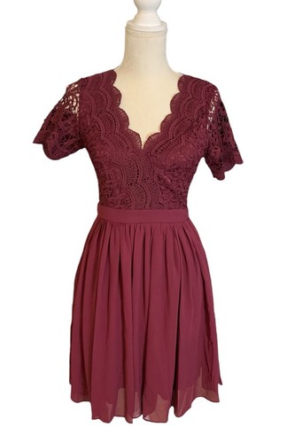 Vestido Lulu’s Angel In Disguise Talla Pequeña Borgoña Rojo Guipur Floral Encaje