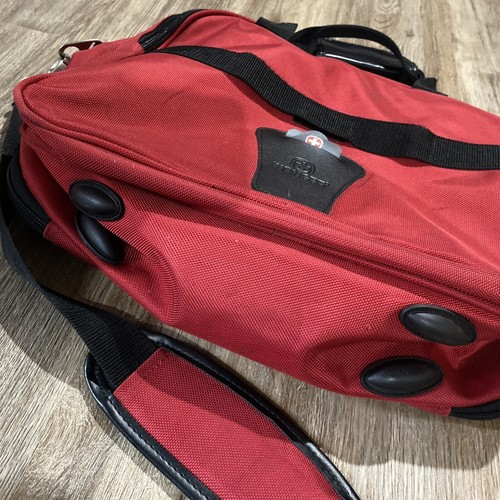Wenger Textured Fabric 17.3" Business Laptop Bag + Hanging Toiletry Kit Red - Picture 7 of 22
