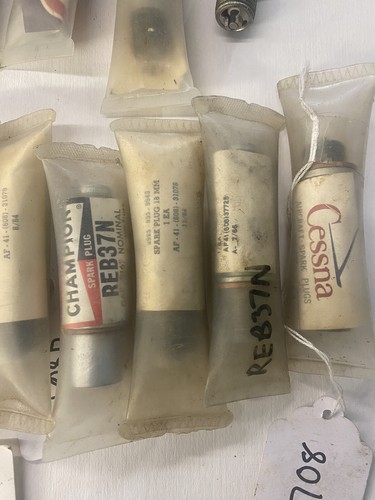 Lot of 23 Assortment of New Aircraft spark plug CHAMAPION, CESSNA NOS SEE PHOTOS - Picture 5 of 7