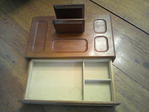 Organizador de escritorio de madera vintage con mango de metal y compartimento/cajón - Imagen 4 de 8