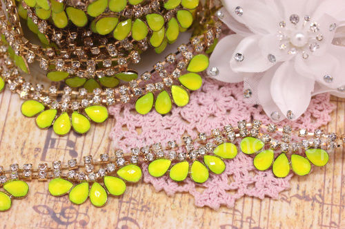 Catena di Cabochon gocce cristallo e resina giallo fluo bijoux collane bracciali - Picture 1 of 1