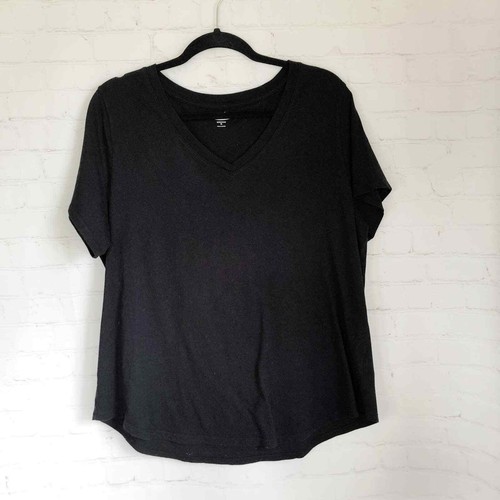 [Old Navy] Black everywear v-neck tee 