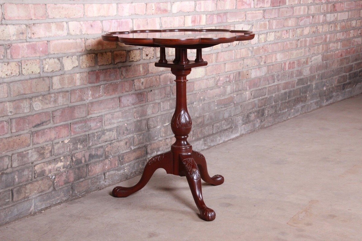 Baker HISTORIC CHARLESTON ティルトトップテーブル 猫脚 Baker Furniture Historic Charleston Carved Mahogany Tilt Top