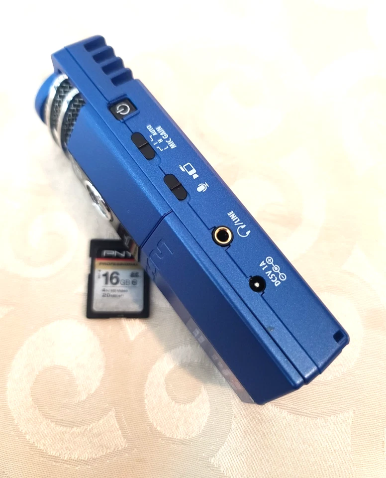 Zoom Q3 Handy Video Recorder W/SD Card - Image 4 of 4