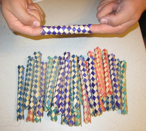 144 NEW CHINESE BAMBOO FINGER TRAPS PUZZLES PARTY FAVORS CUFFS WHOLESALE LOT