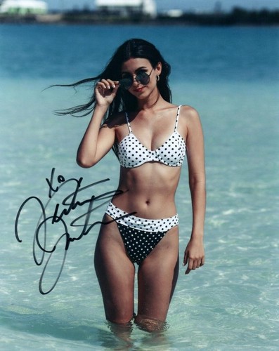 Victoria Justice signed 8x10 Picture nice autographed photo pic with COA - Picture 1 of 1