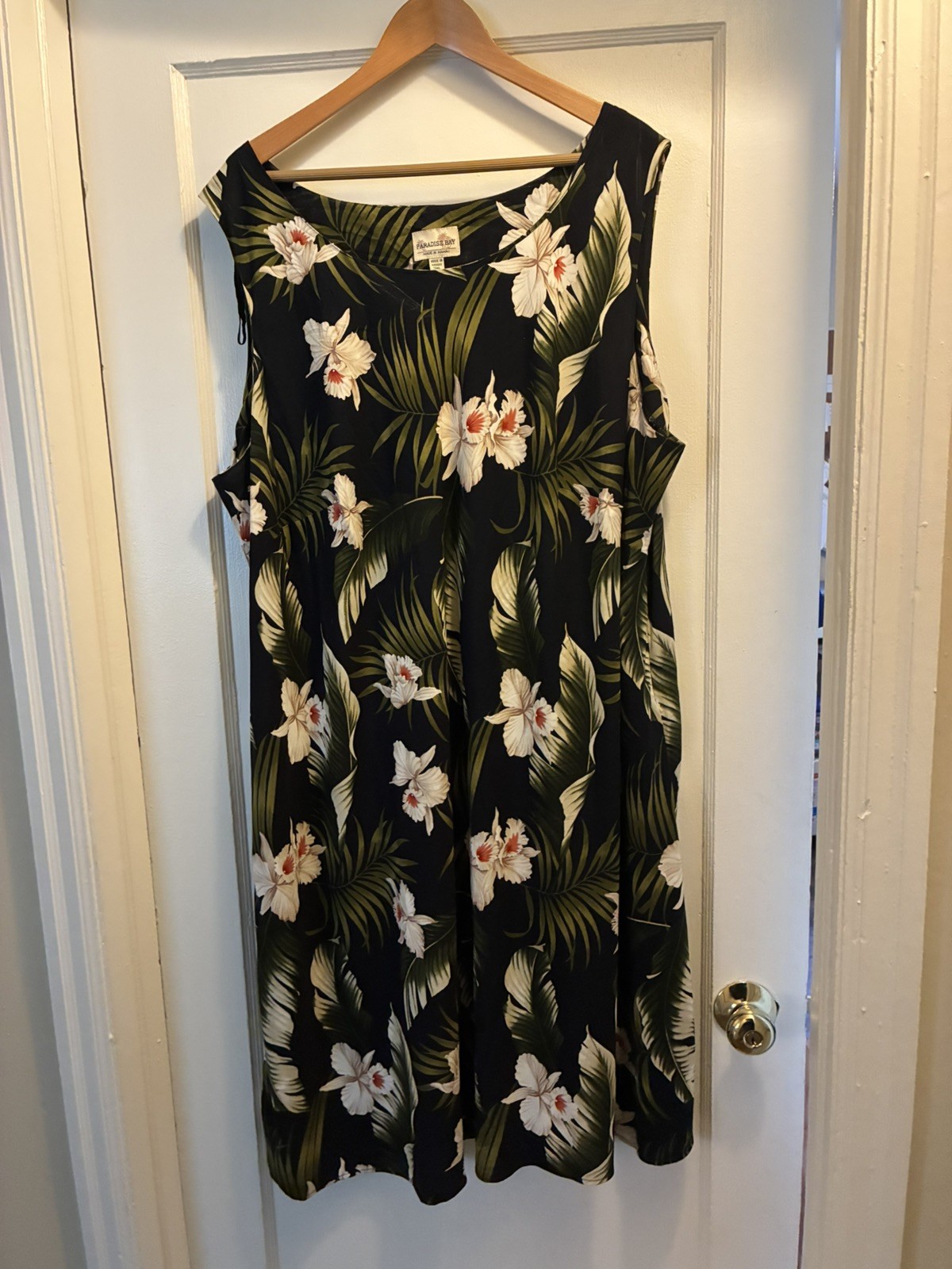 Paradise Bay Made in Hawaii Women's Size 3X Black Floral Sleeveless Dress