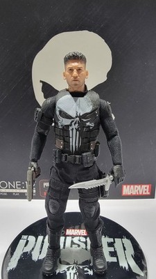 Mezco Toyz Netflix PUNISHER (ULTIMATE EDITION) 1/12 Action Figure