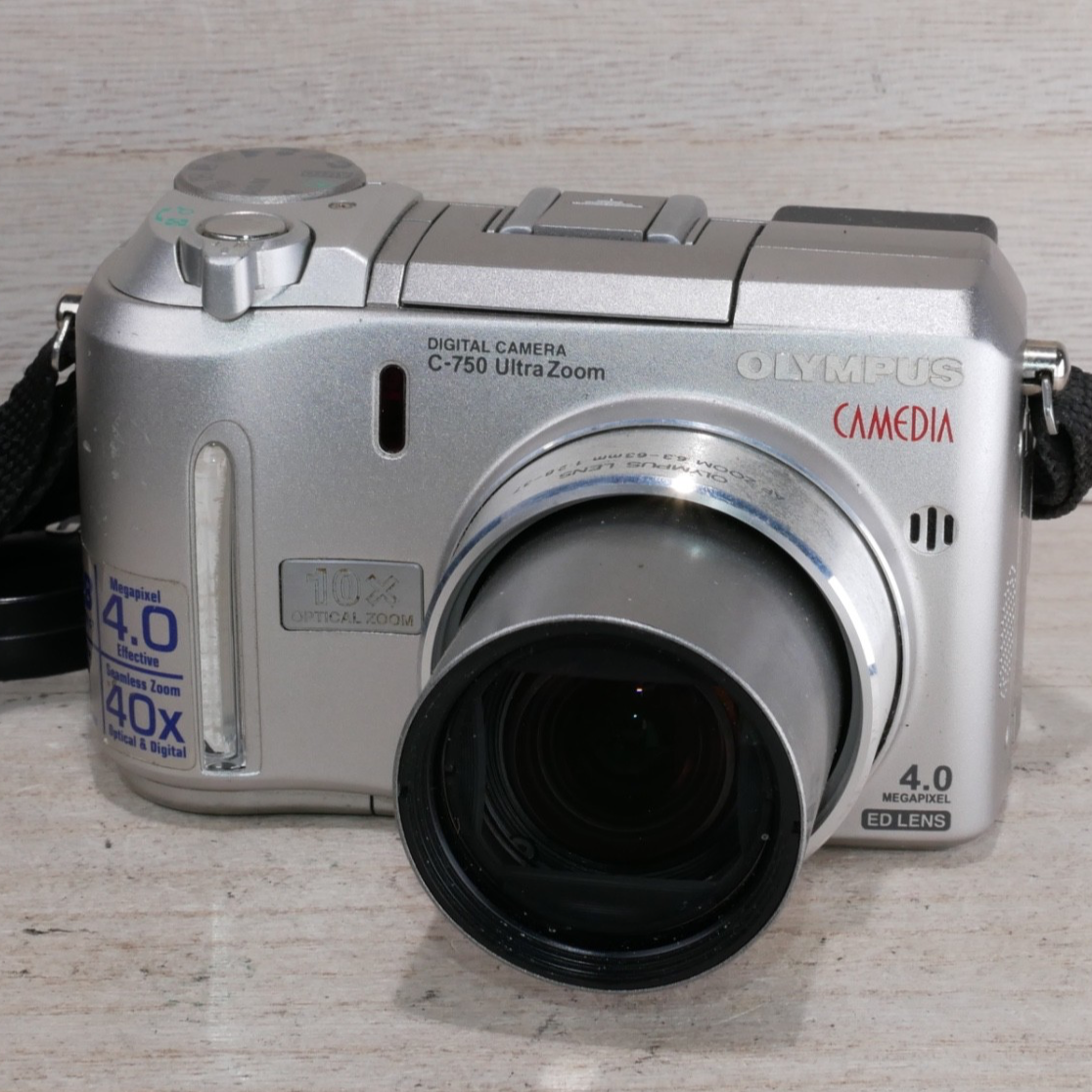 Olympus CAMEDIA C-750 Ultra Zoom 4.0MP Digital Camera - Silver for