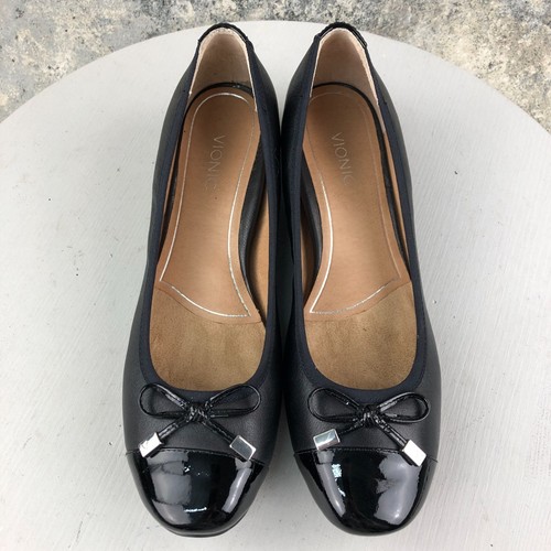 Vionic NWOT Women's Size 8.5 Daphne Black Leather Cap Toe Low Block Heel Pumps - Picture 3 of 16