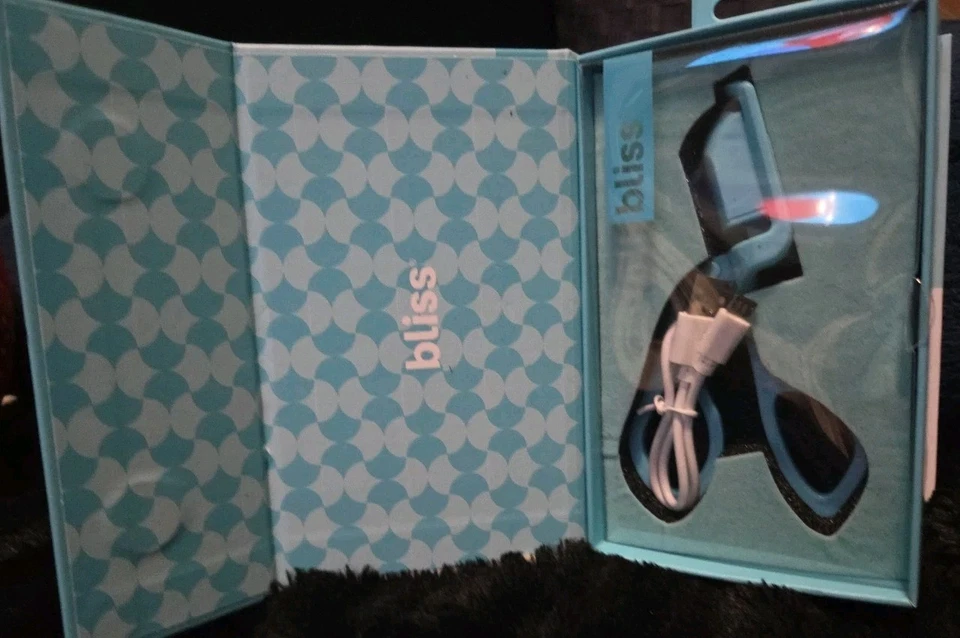 Rizador de pestañas eléctrico con calefacción en forma superior Bliss Tip USB recargable azul Foto 2 de 3