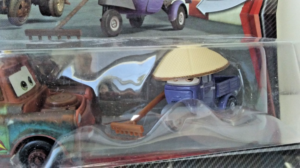 Disney Pixar Cars 2 - Race Team Mater & Zen Master Pitty