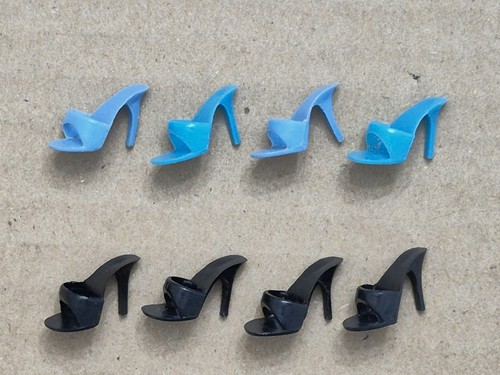 7 paia di scarpe bambola Barbie vintage punta aperta tacco alto anni 60 Giappone - LEGGI - Foto 5 di 8