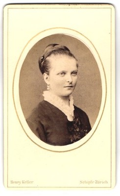 Fotografie Henry Keller, Zürich, Luchs 51, Elegante Dame mit Hochsteckfrisur 