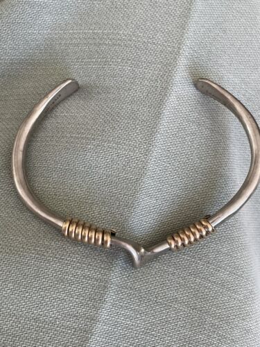 Lazaro Guiterrez Modernist Slim Sterling Manschette gehämmert Armband Golddraht - Bild 3 von 12