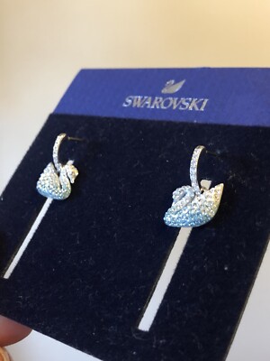 【SWAROVSKI】 5512577 Iconic Swan ピアス Swarovski Iconic Swan Blue Earrings in Rhodium