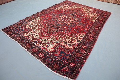 5x7 "Area Heriz: Hand-Made Excellence with Iconic Geometric Elegance" - Picture 4 of 13