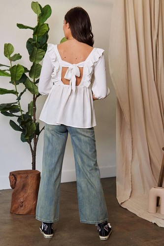 Blusa con volantes bordados florales con textura blanca - Imagen 12 de 15