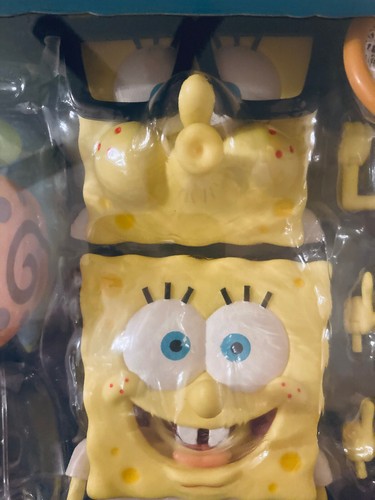 Super7 Ultimates - Spongebob Squarepants - Spongebob Figure - Dented Box - Picture 2 of 15