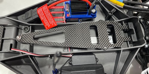 CINGHIA BATTERIA TRAXXAS SLASH FIBRA DI CARBONIO (2WD) RTR LIPO NO PREPARAZIONE CORSO CORTO BND - Foto 4 di 4