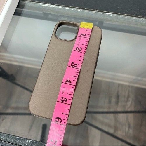 Coque téléphone portable Apple iPhone 15 tissée fine avec Magsafe neuve avec boite marron taupe - Photo 10 sur 11