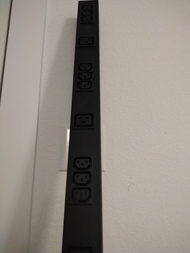 Dell Basic Rack Power Distribution Module (PDU) DELLB0008 - 2C9MC - 200–240 VAC - Picture 8 of 8