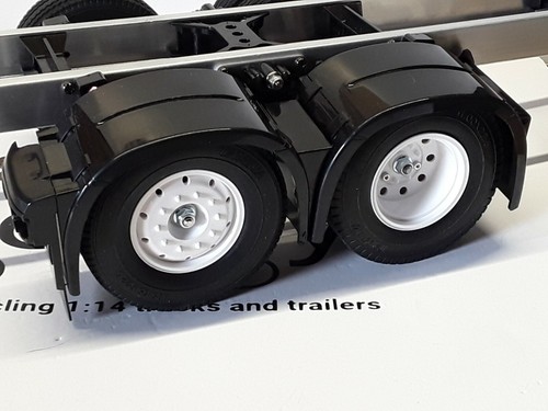 1/14 Tamiya MAN TGX 26.540 6x4 XLX 56325, Assembled Rear Mudguards Inc. Lights - Picture 2 of 8