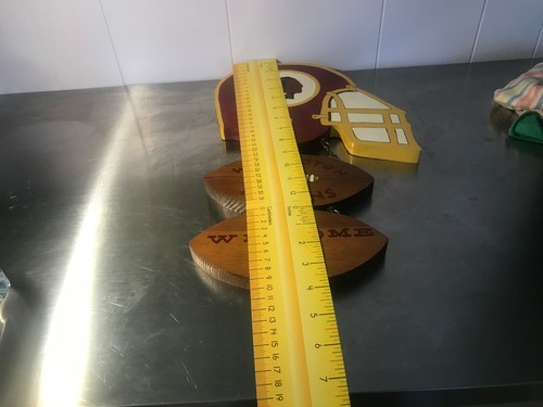 Washington Redskins MEMORABILIA VINTAGE COLLECTABLES Pieces Wood and Others - Picture 85 of 107