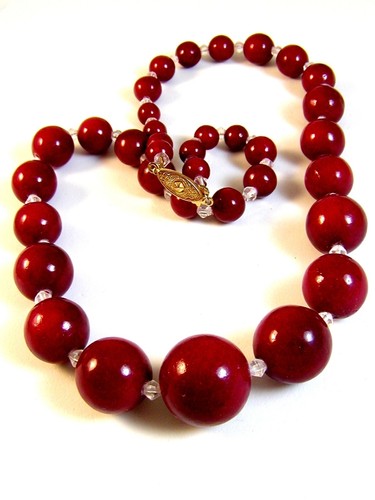Enorme collar vintage de 22" rojo cereza de vidrio y cuentas de cristal - Imagen 4 de 4