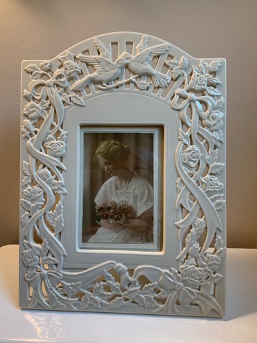 Large Lenox Porcelain Wedding Picture Frame for a 4x6 Photo - Picture 4 of 4
